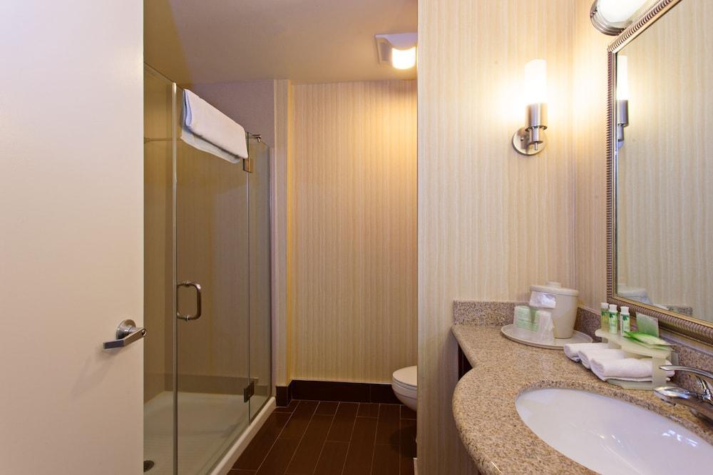 Express & By Ihg Hotel 3*
