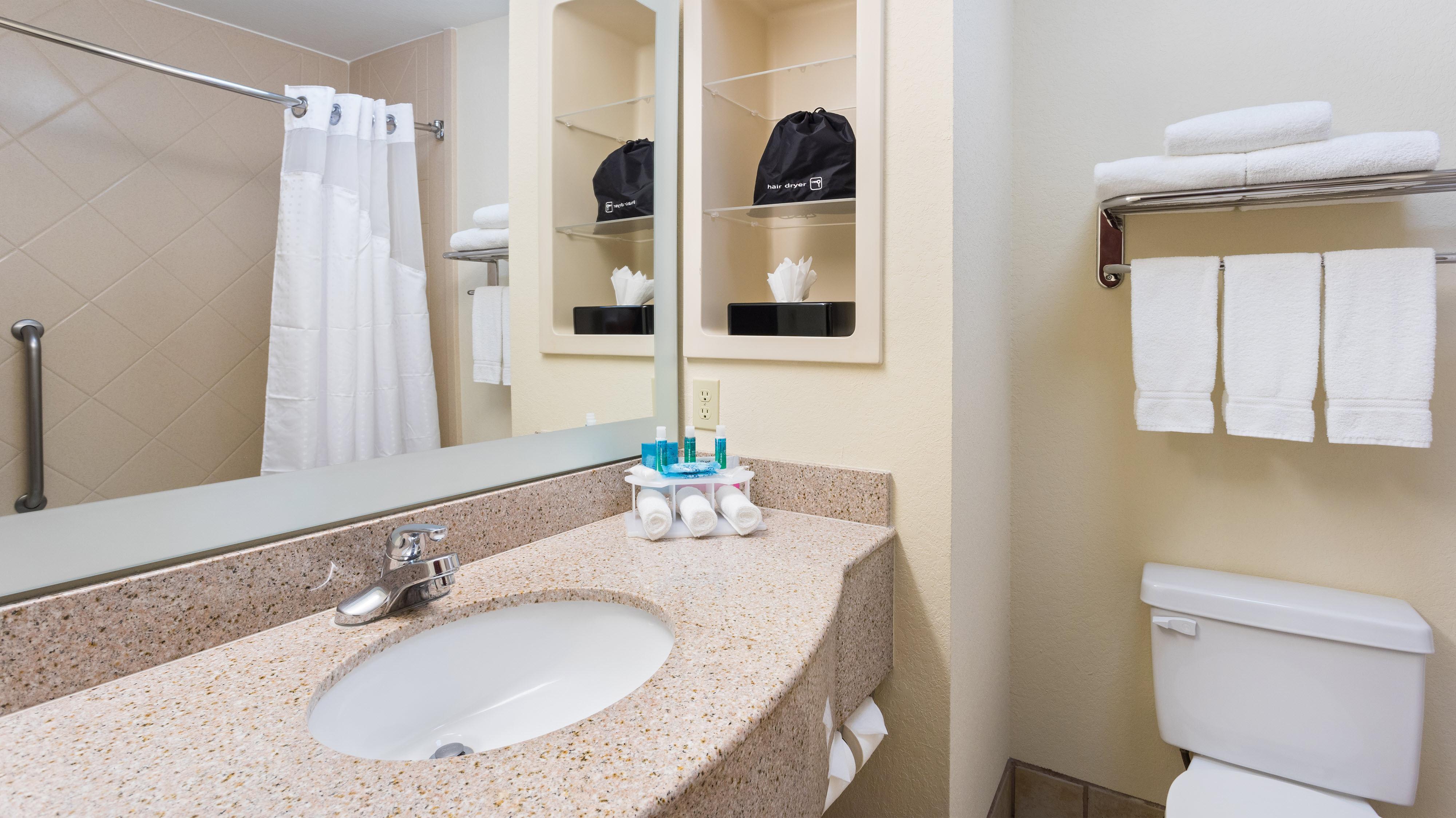 Hotel Holiday Express & By Ihg 3*