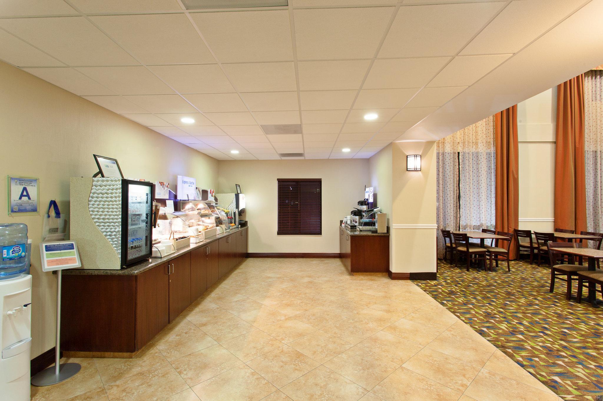 Holiday Express & By Ihg