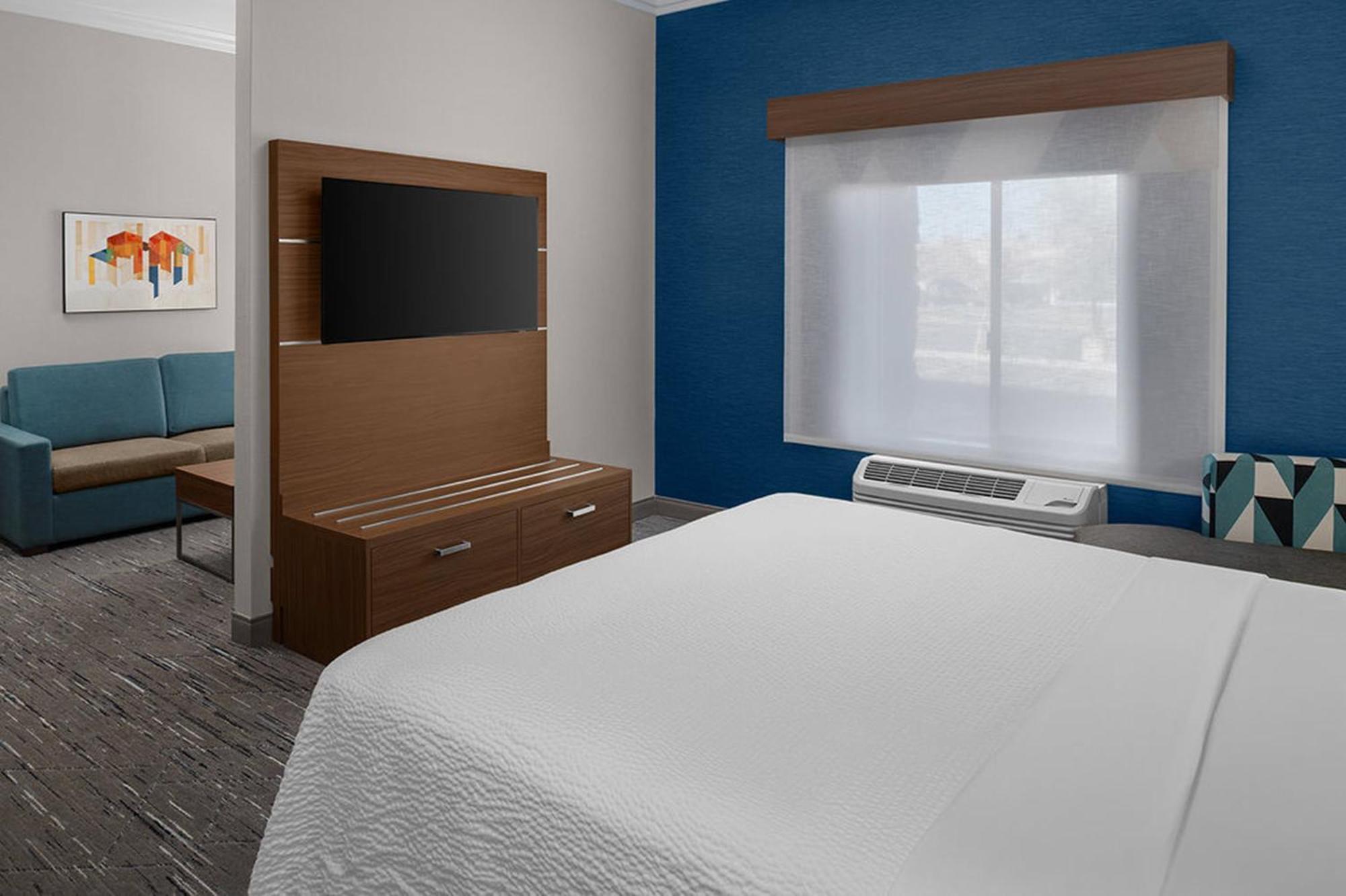 Holiday Express & By Ihg Hotel